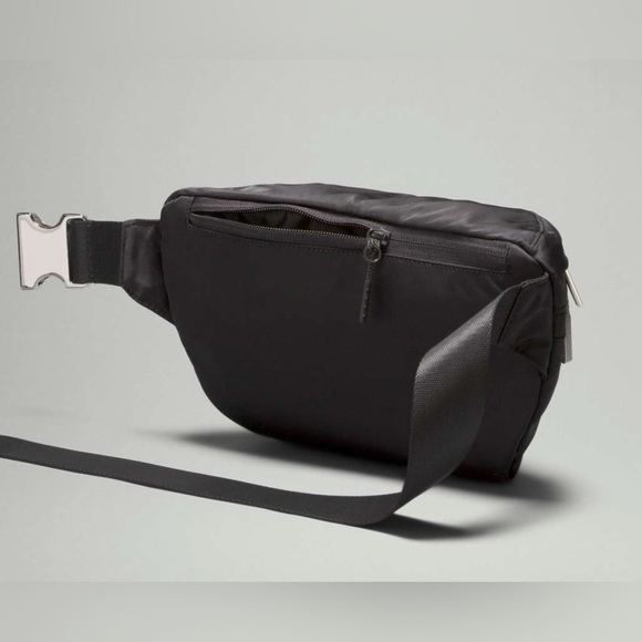 NWOT Lululemon City Adventurer Belt Bag 2.5L Black Unisex - Picture 5 of 7